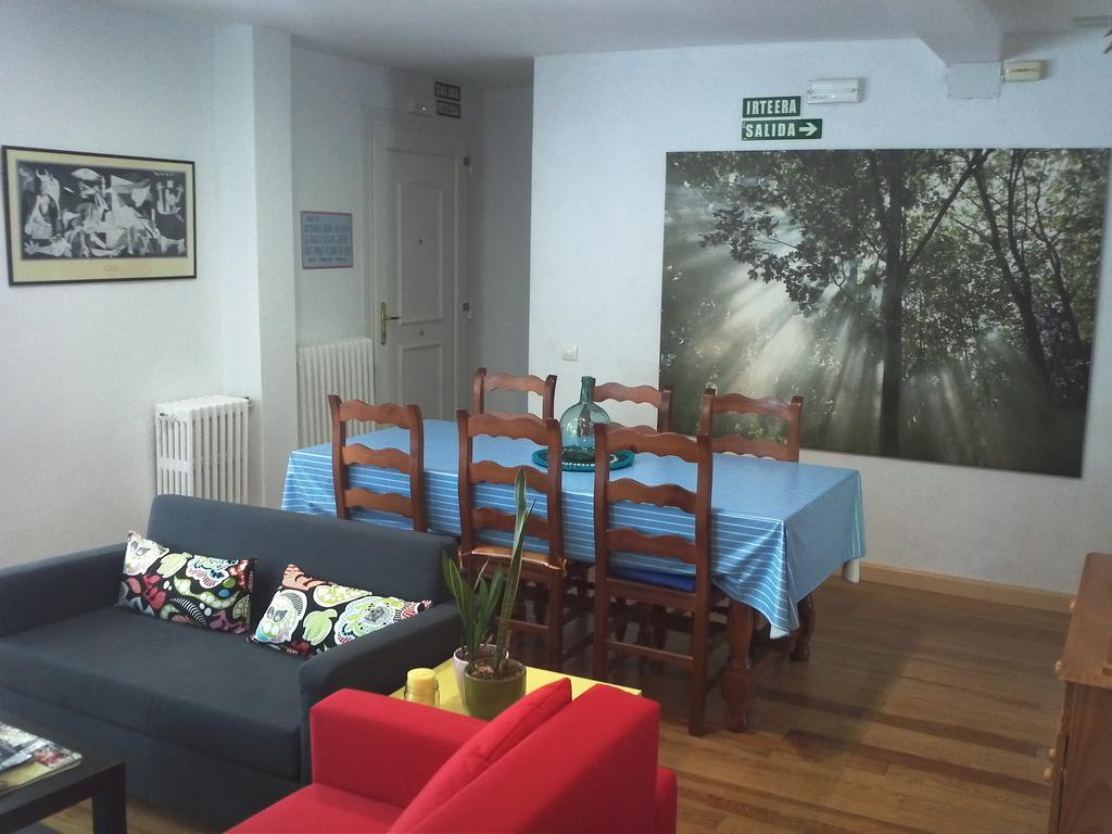 Xarma Hostel Pamplona Ngoại thất bức ảnh
